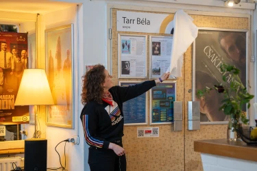 Tarr Béla nevét viseli a Kino nagyterme