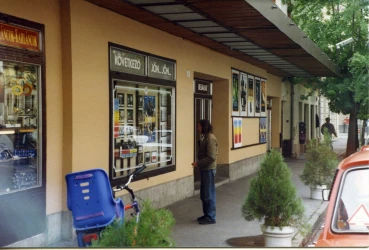 2011-ig így festett a mozi utcafrontja.