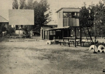 1979 nyarán megnyitott az első autós mozi a Mező Imre úti tanpályán.