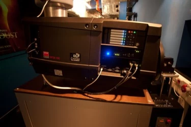 Már hivatalosan is teljesen digitális a Mi Mozink Tatabánya